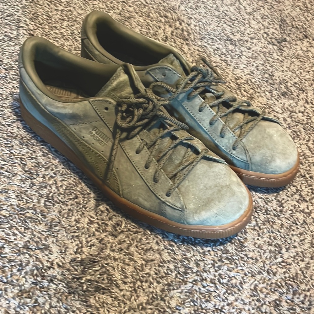 9.5 green puma’s barely worn.